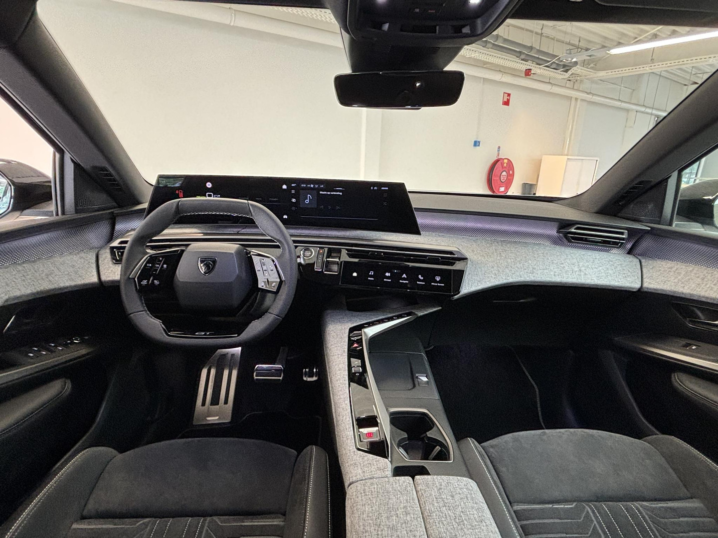 Peugeot e-5008
