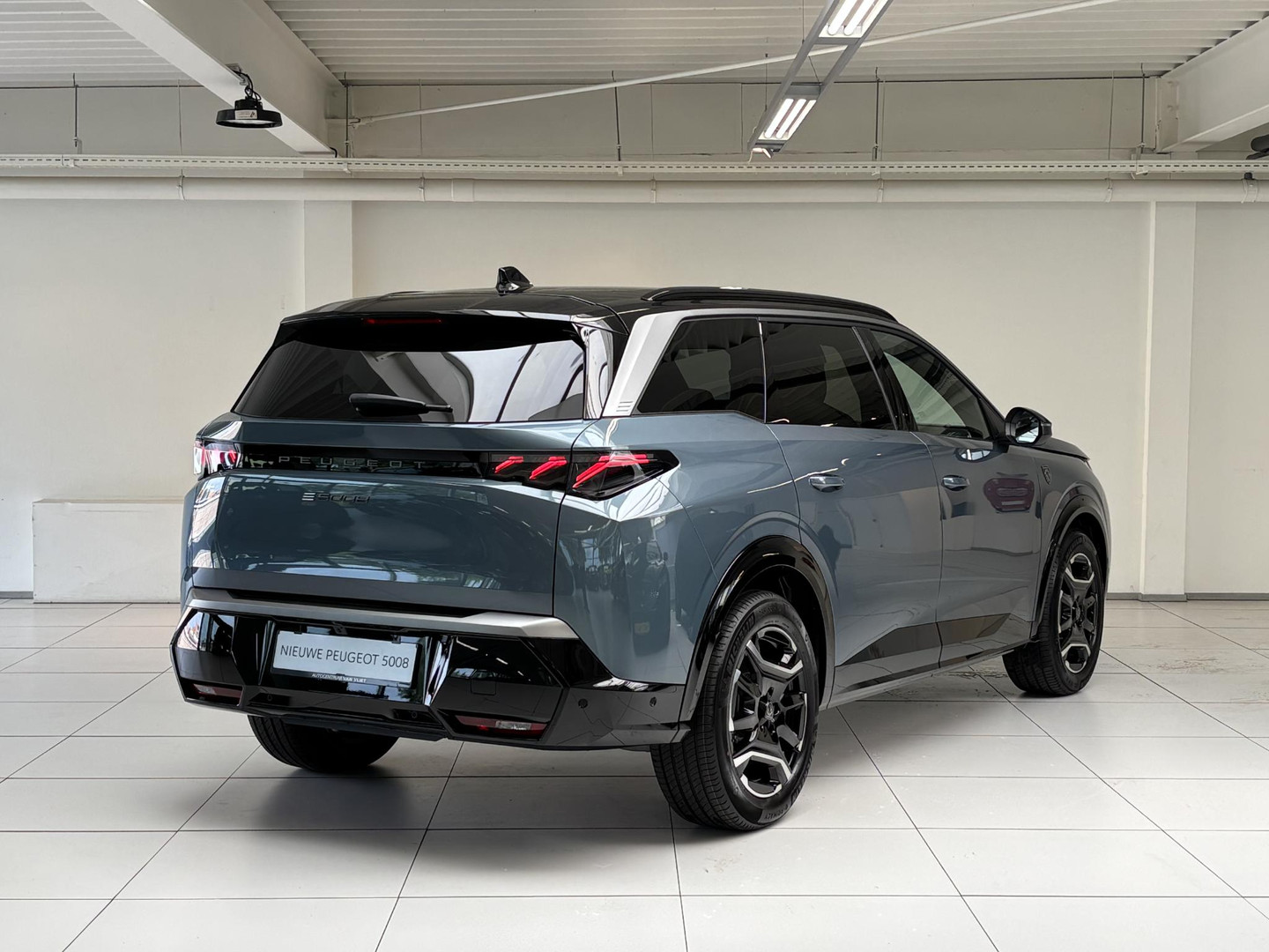 Peugeot e-5008