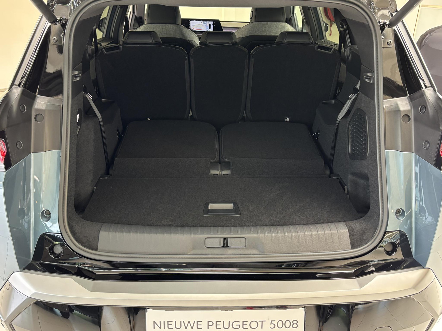 Peugeot e-5008