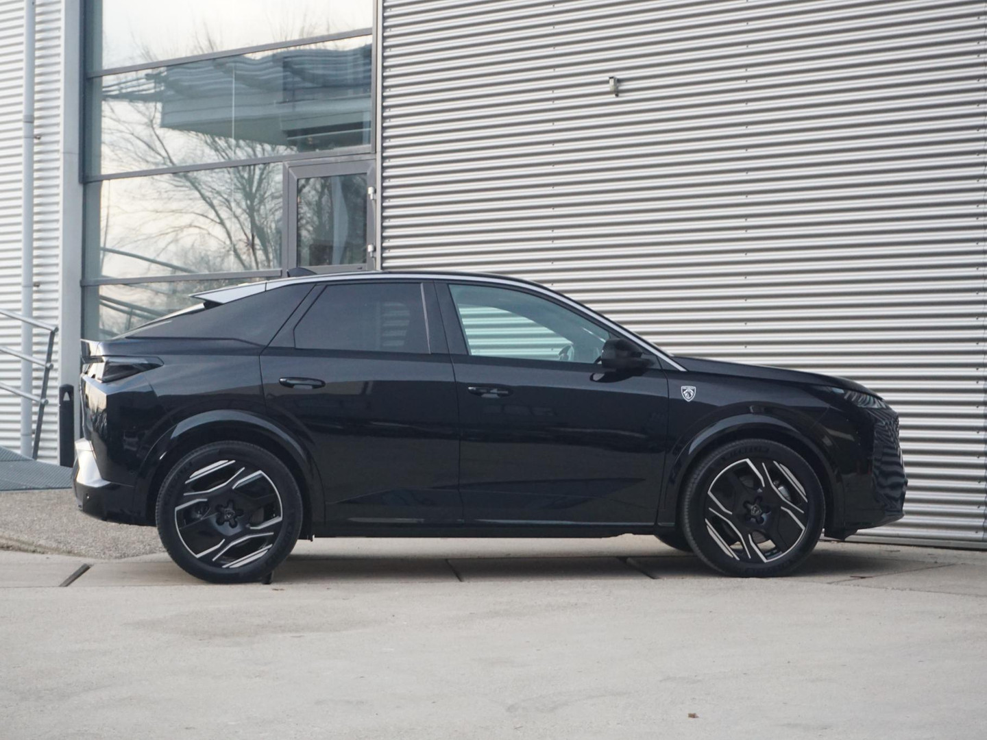 Peugeot e-3008