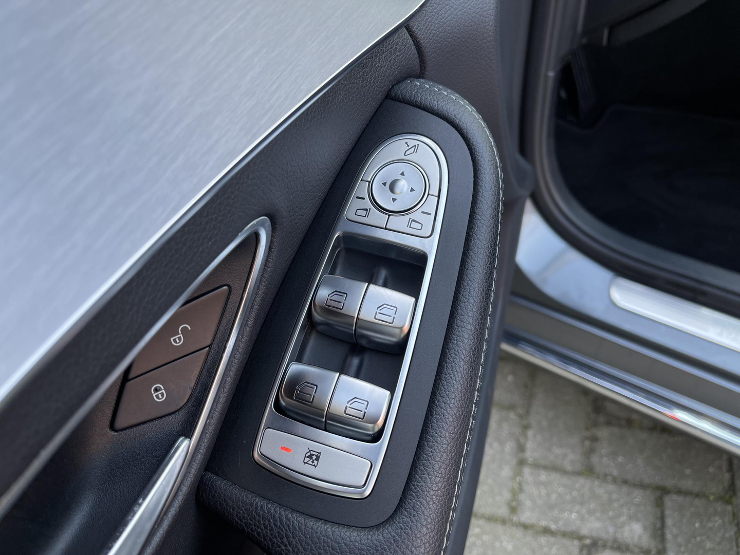 Mercedes-Benz Mercedes-Benz