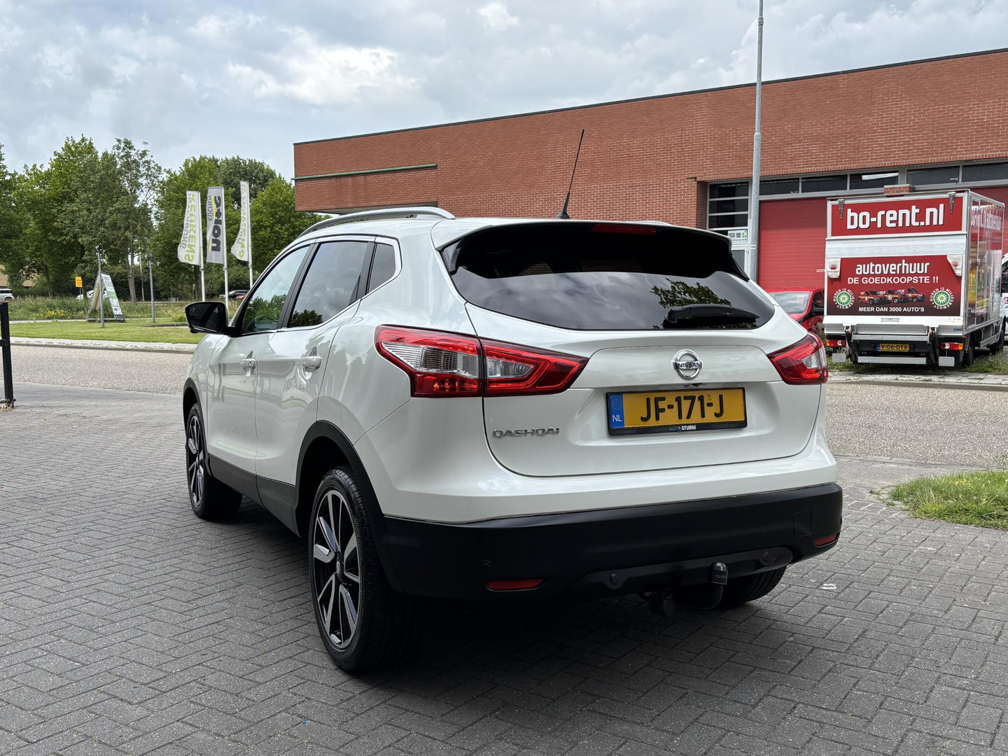 Nissan Nissan