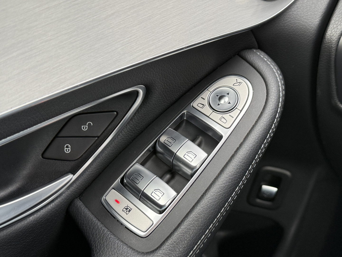 Mercedes-Benz Mercedes-Benz