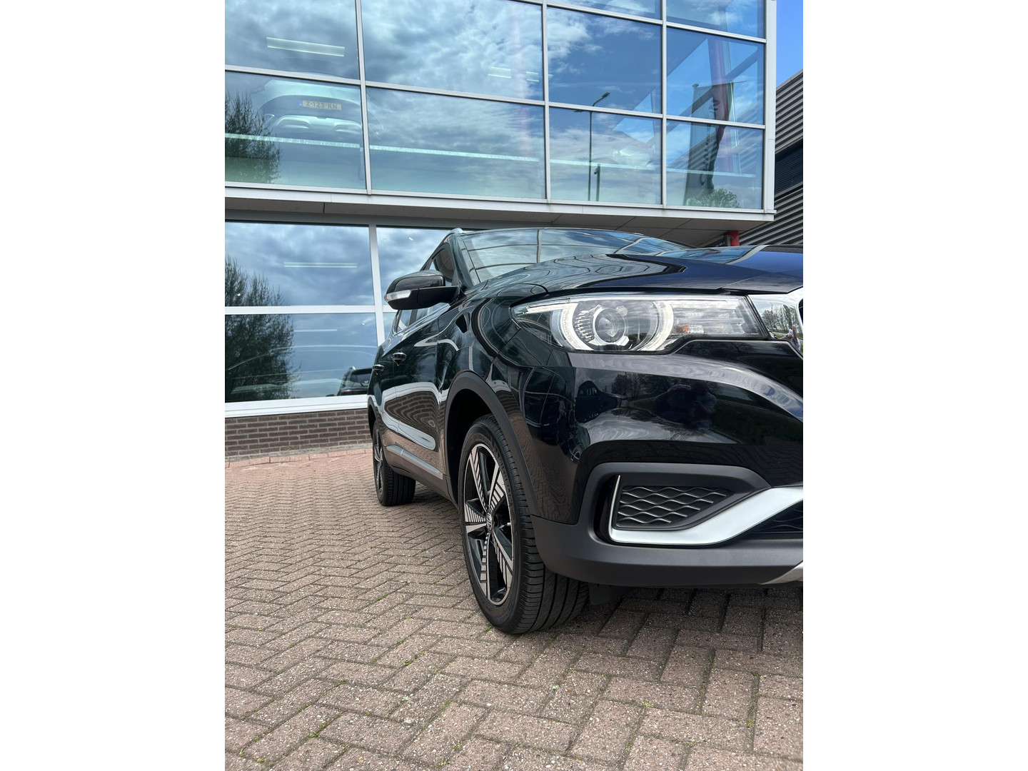 MG