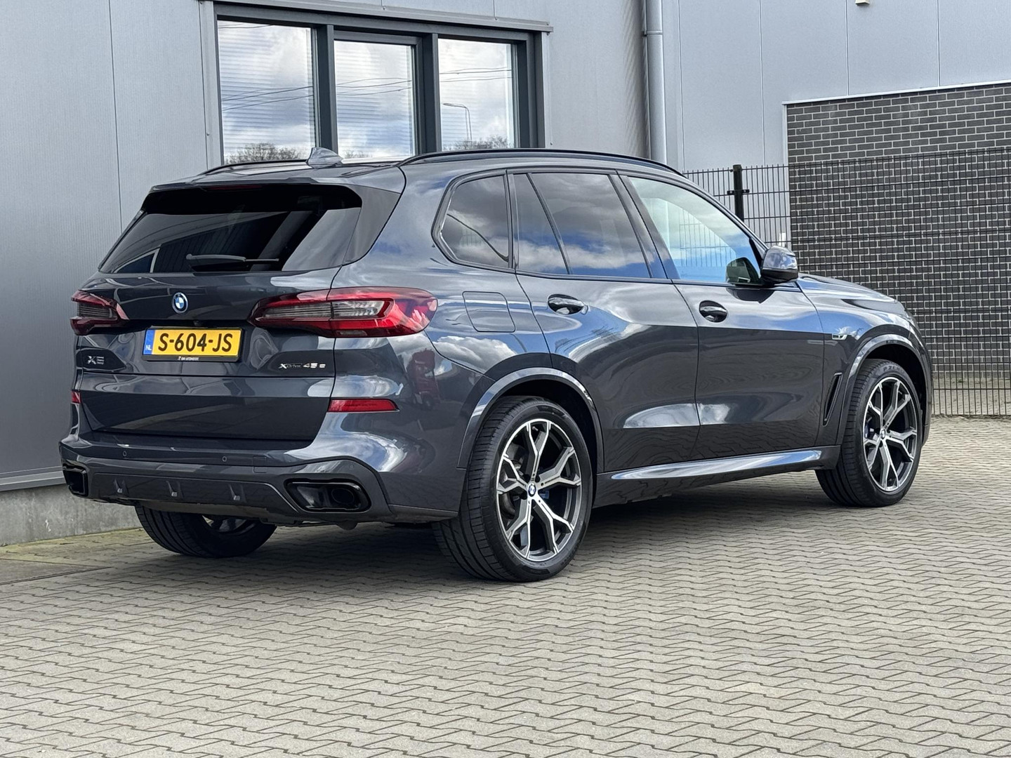 BMW BMW