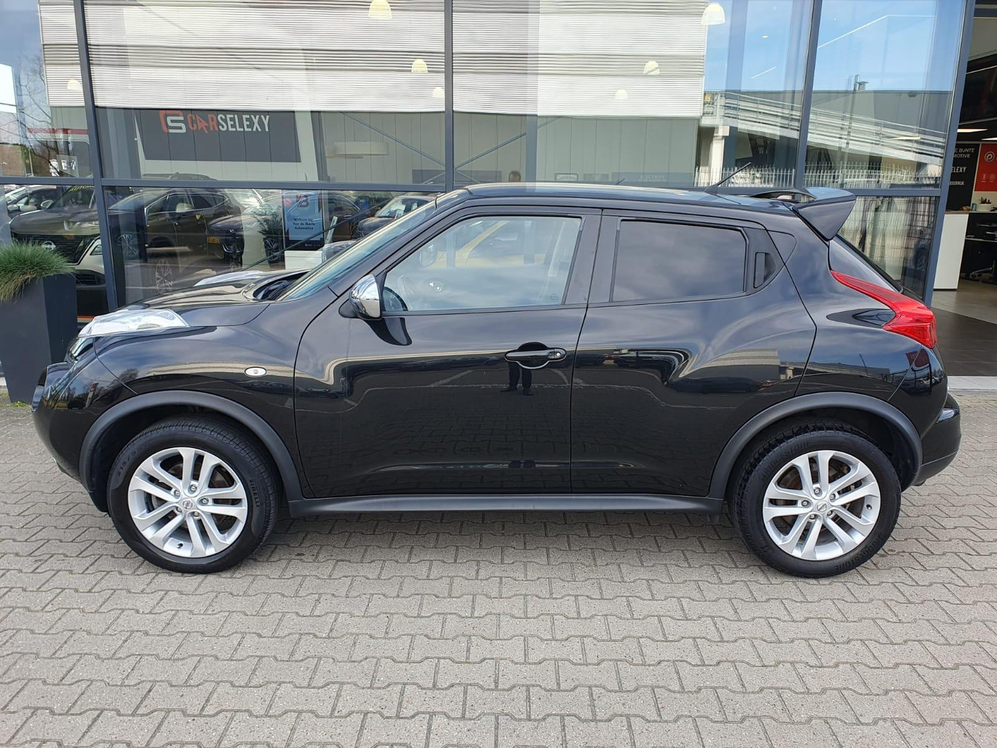 Nissan Nissan