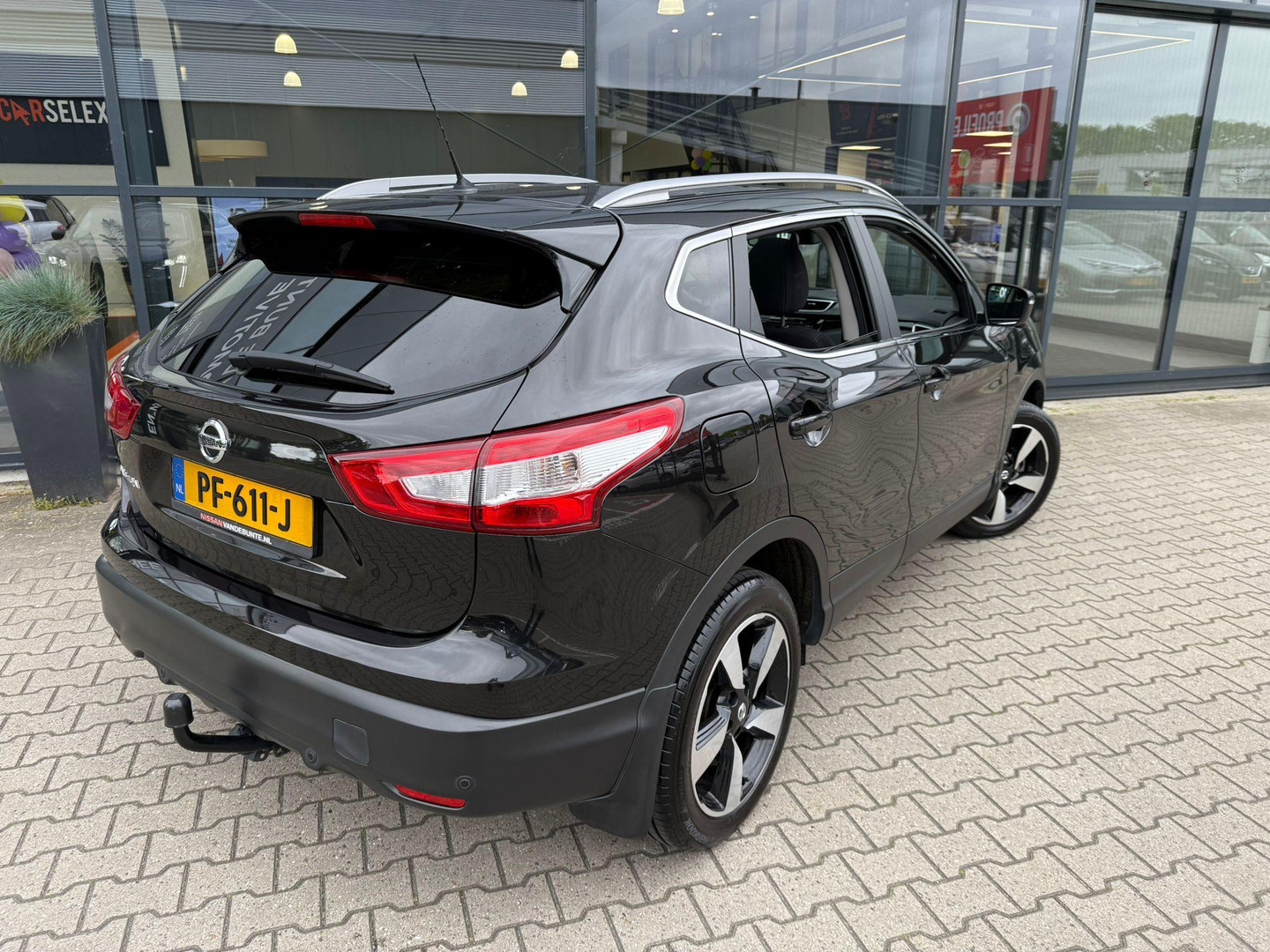 Nissan Nissan