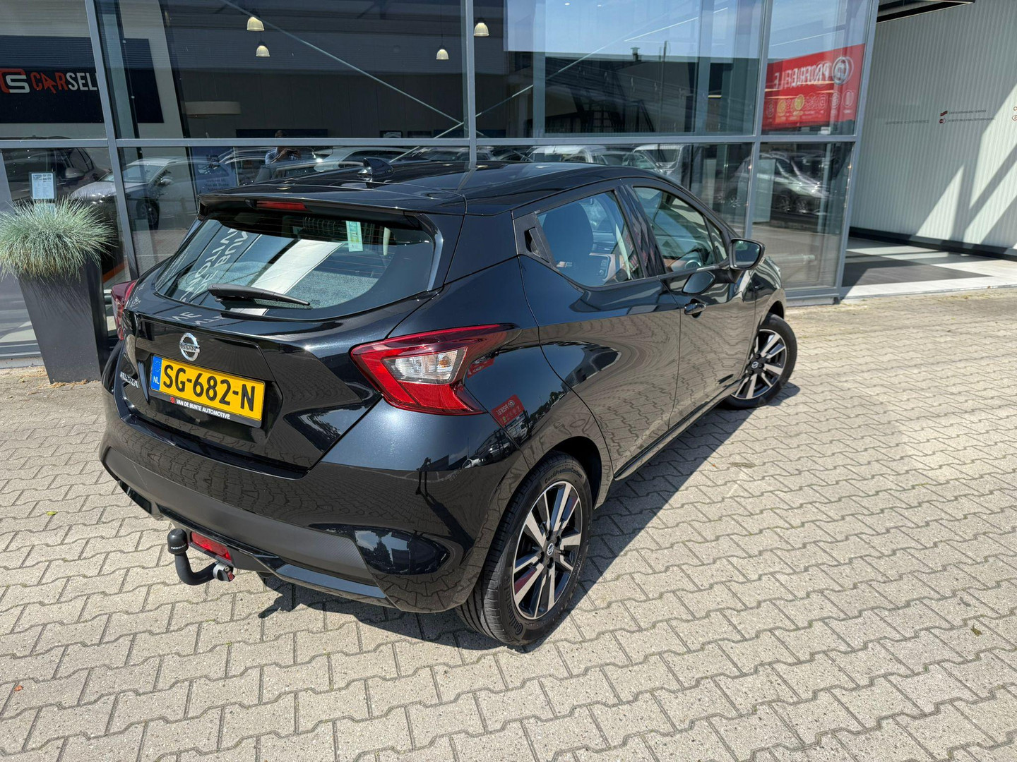 Nissan Nissan