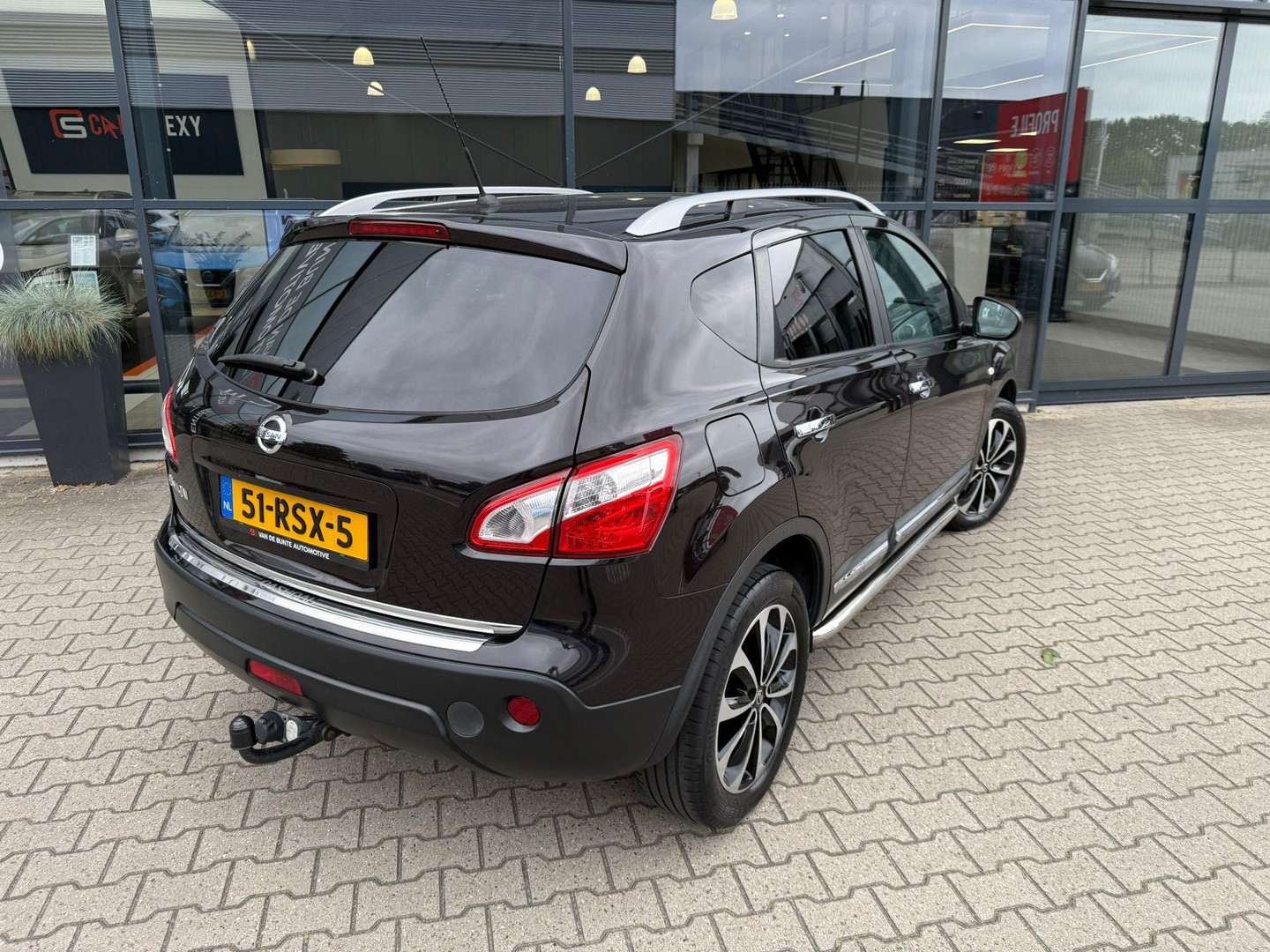 Nissan Nissan