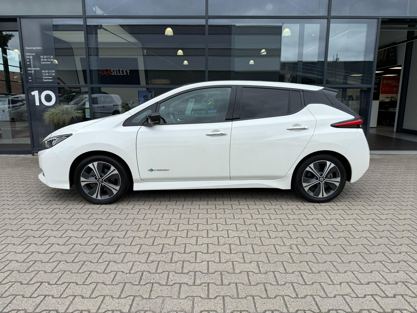 Nissan Nissan
