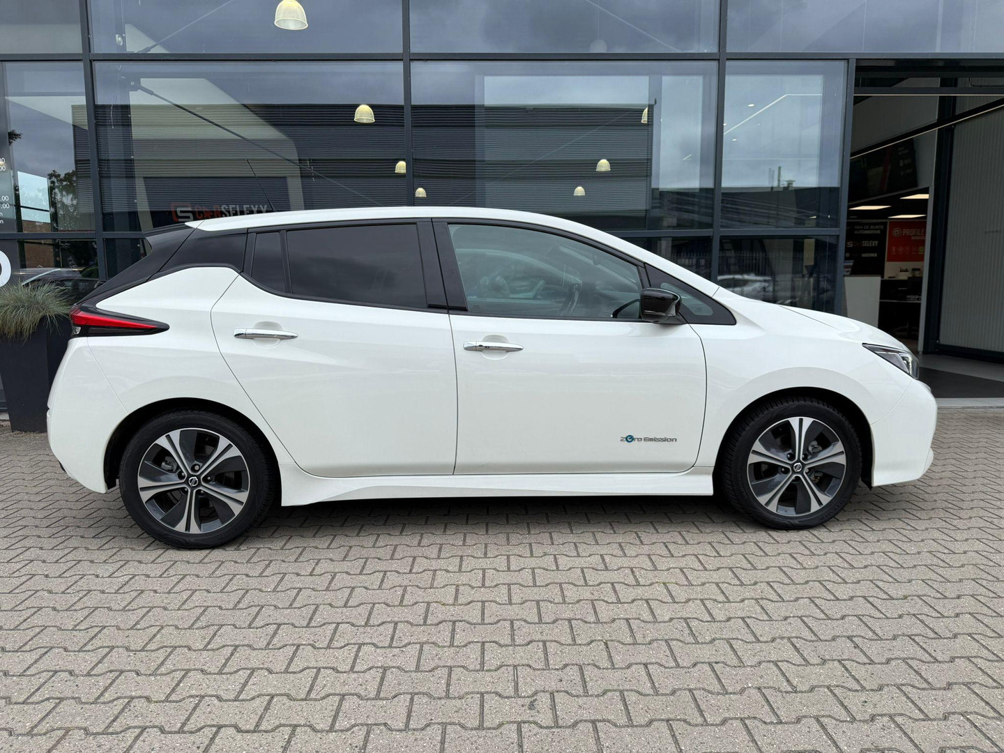 Nissan Nissan