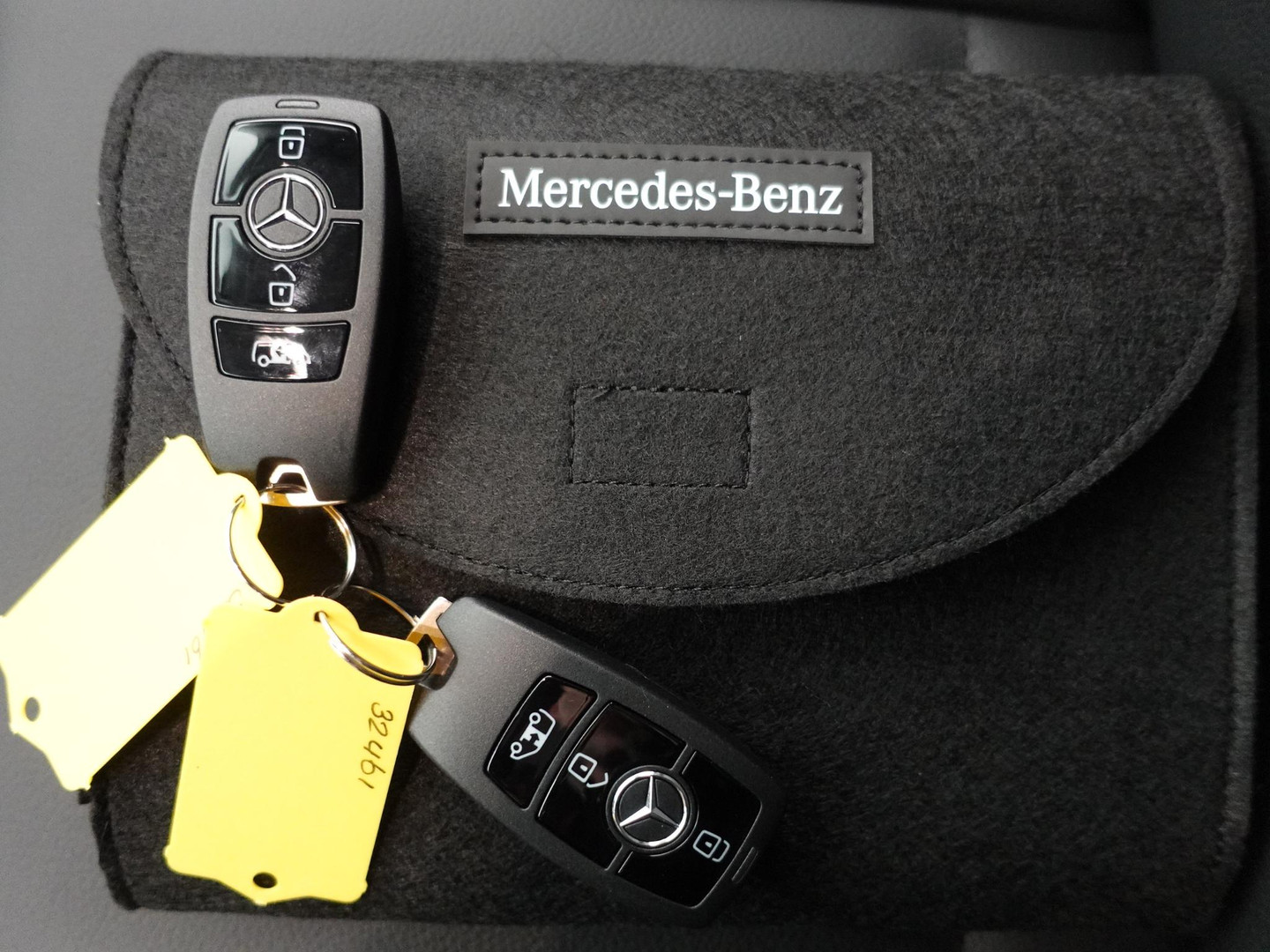 Mercedes-Benz Mercedes-Benz