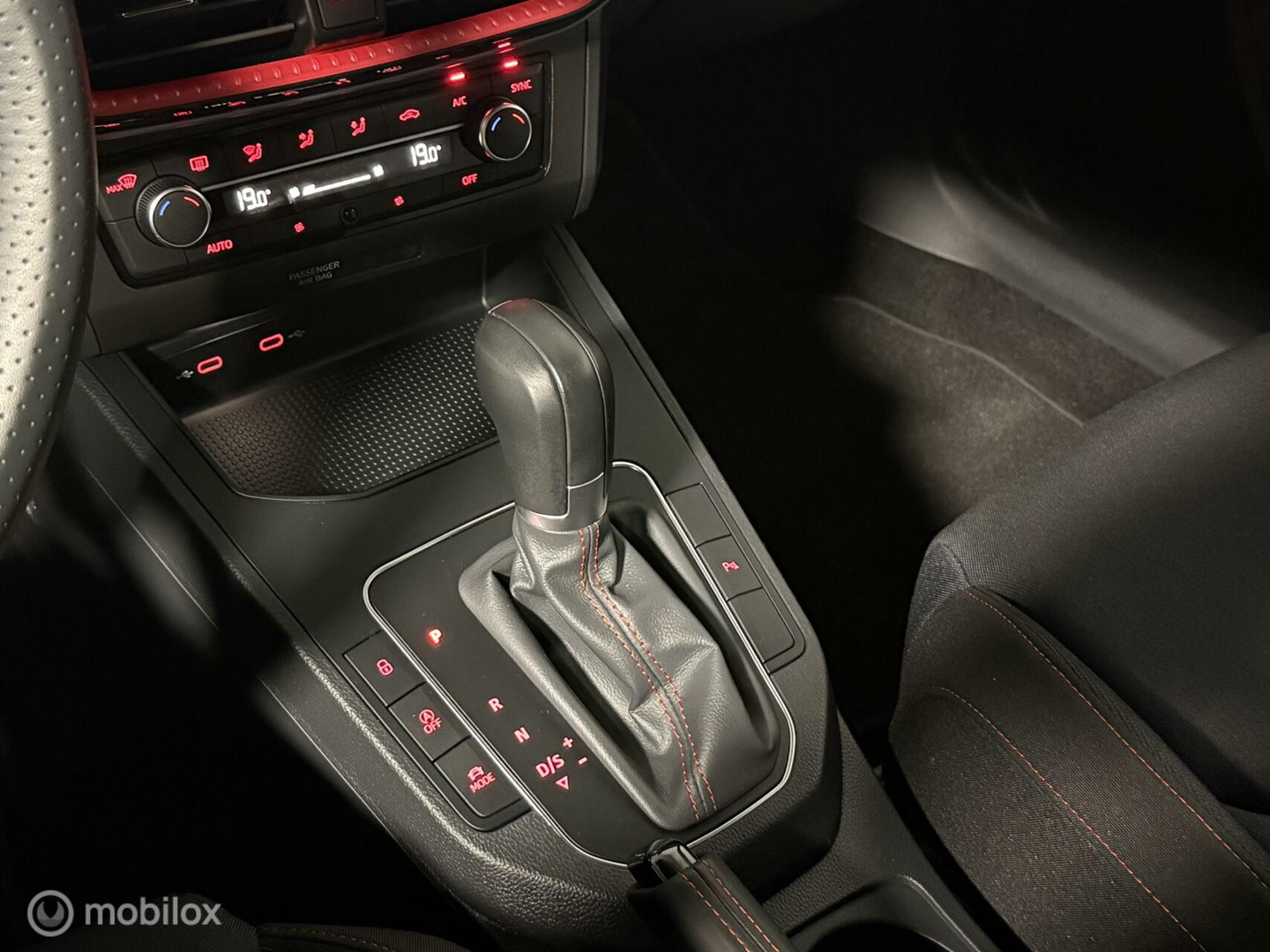 SEAT SEAT