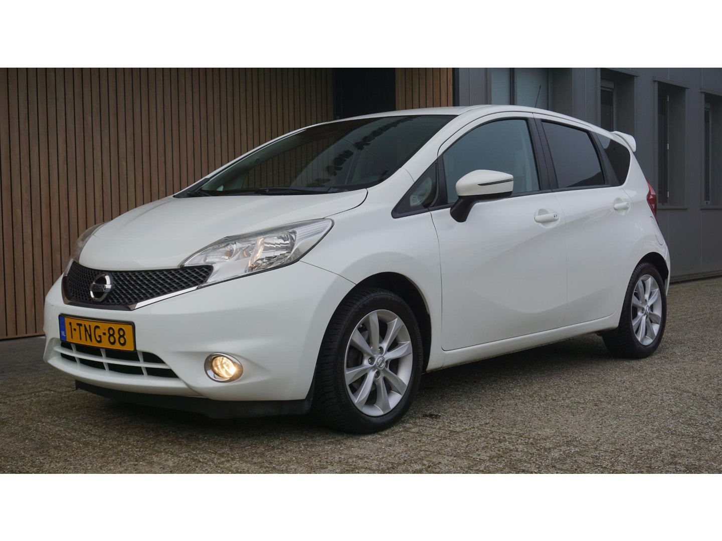 Nissan Nissan