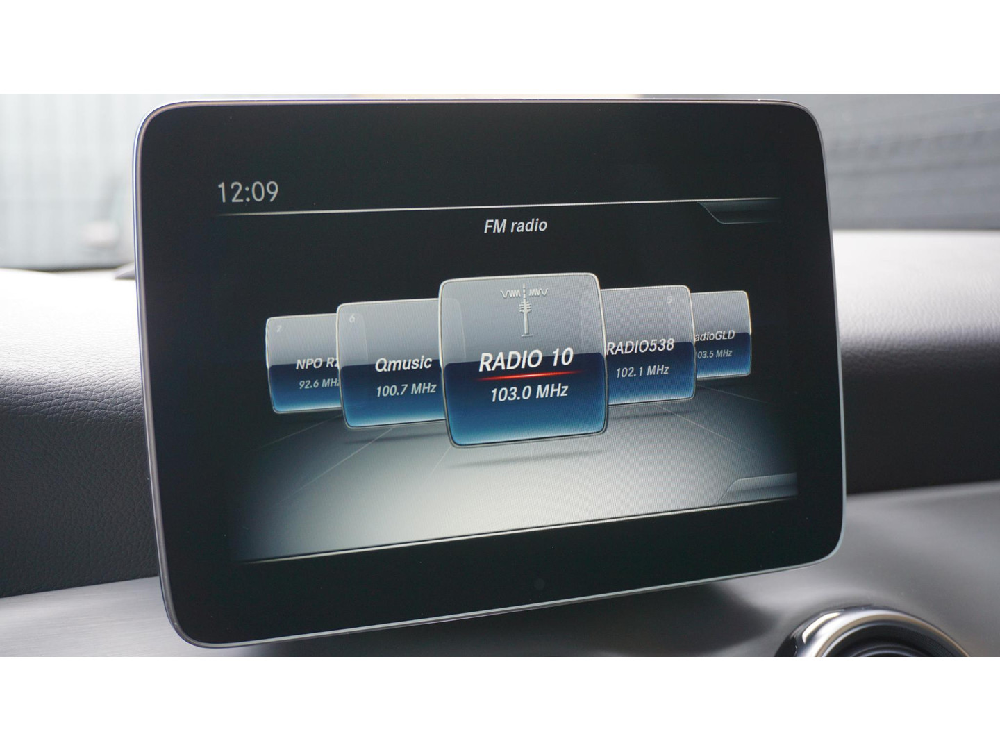 Mercedes-Benz Mercedes-Benz