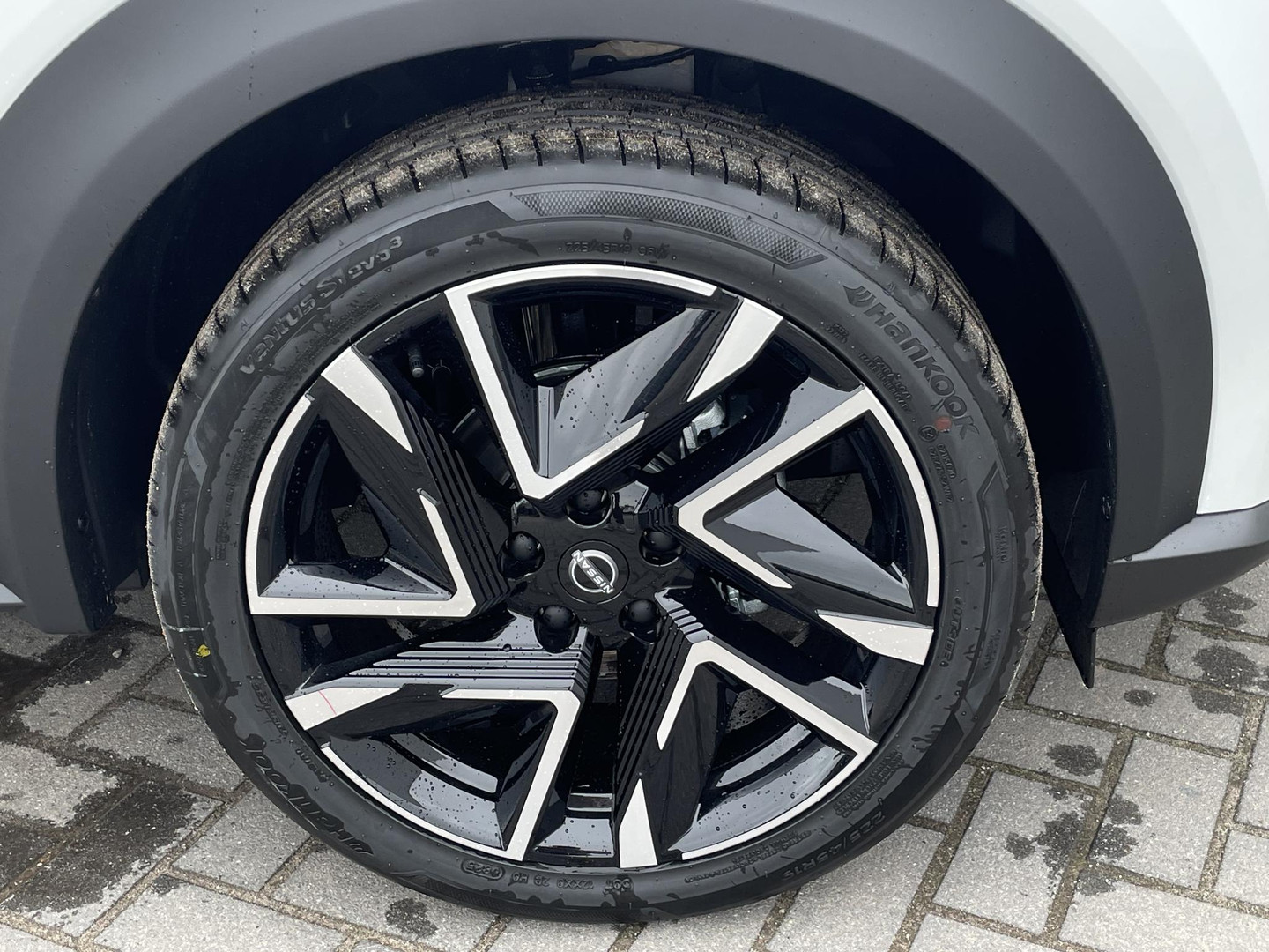 Nissan Nissan