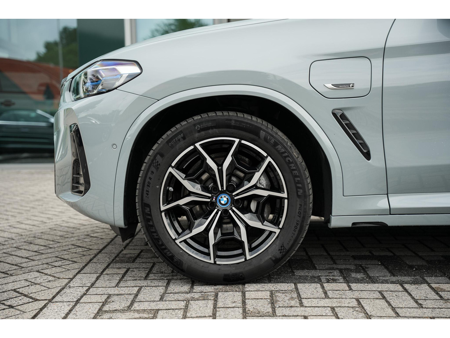 BMW BMW