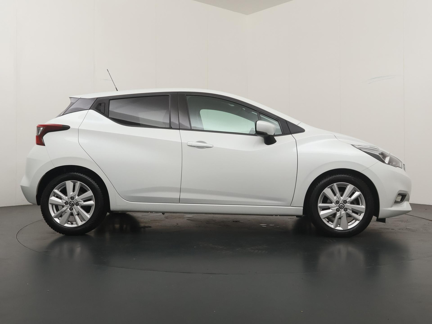 Nissan Nissan