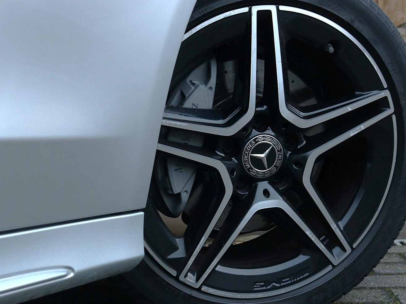 Mercedes-Benz Mercedes-Benz