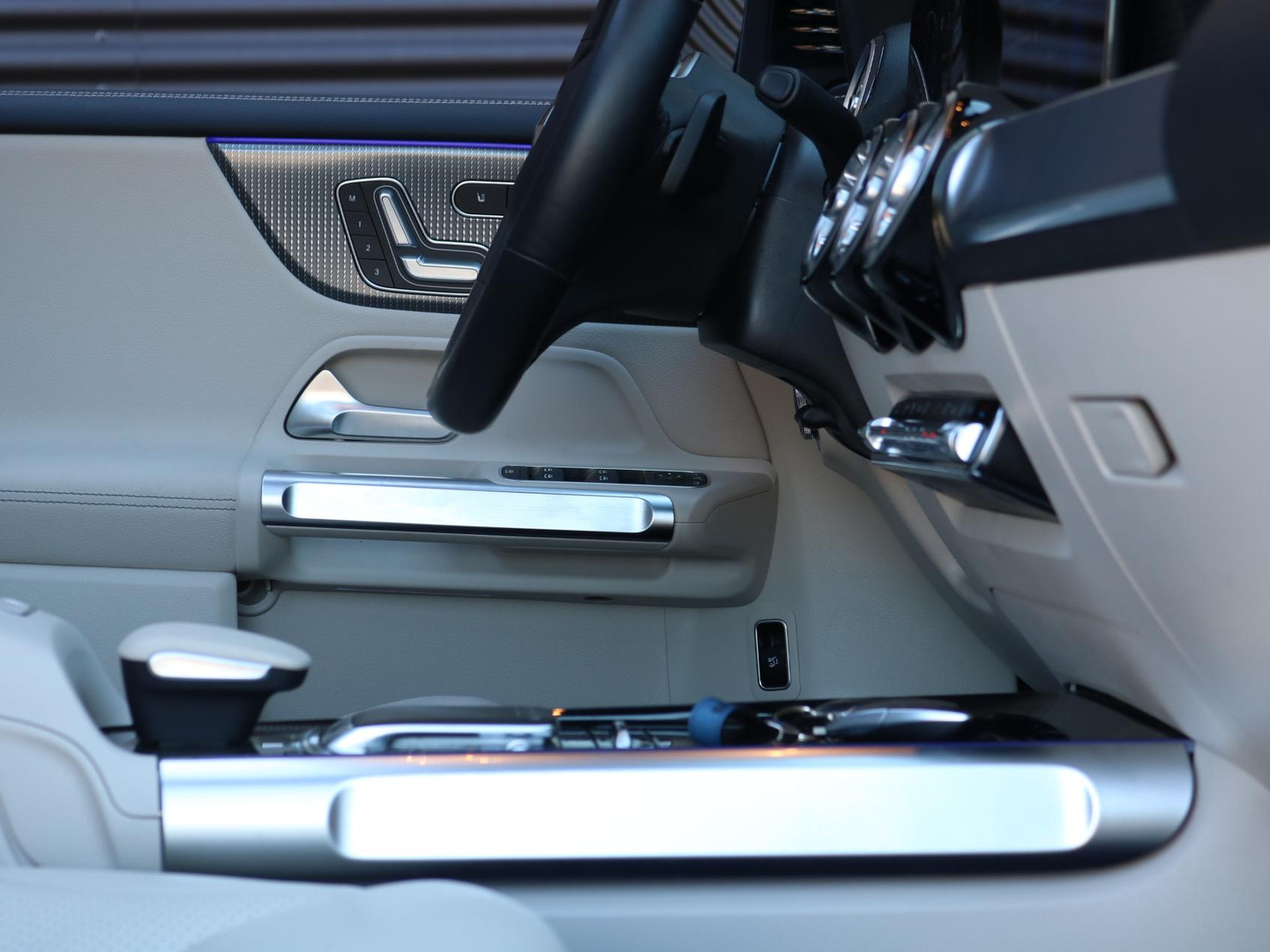 Mercedes-Benz Mercedes-Benz