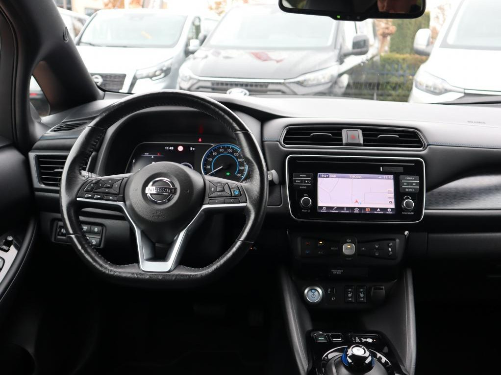 Nissan Nissan