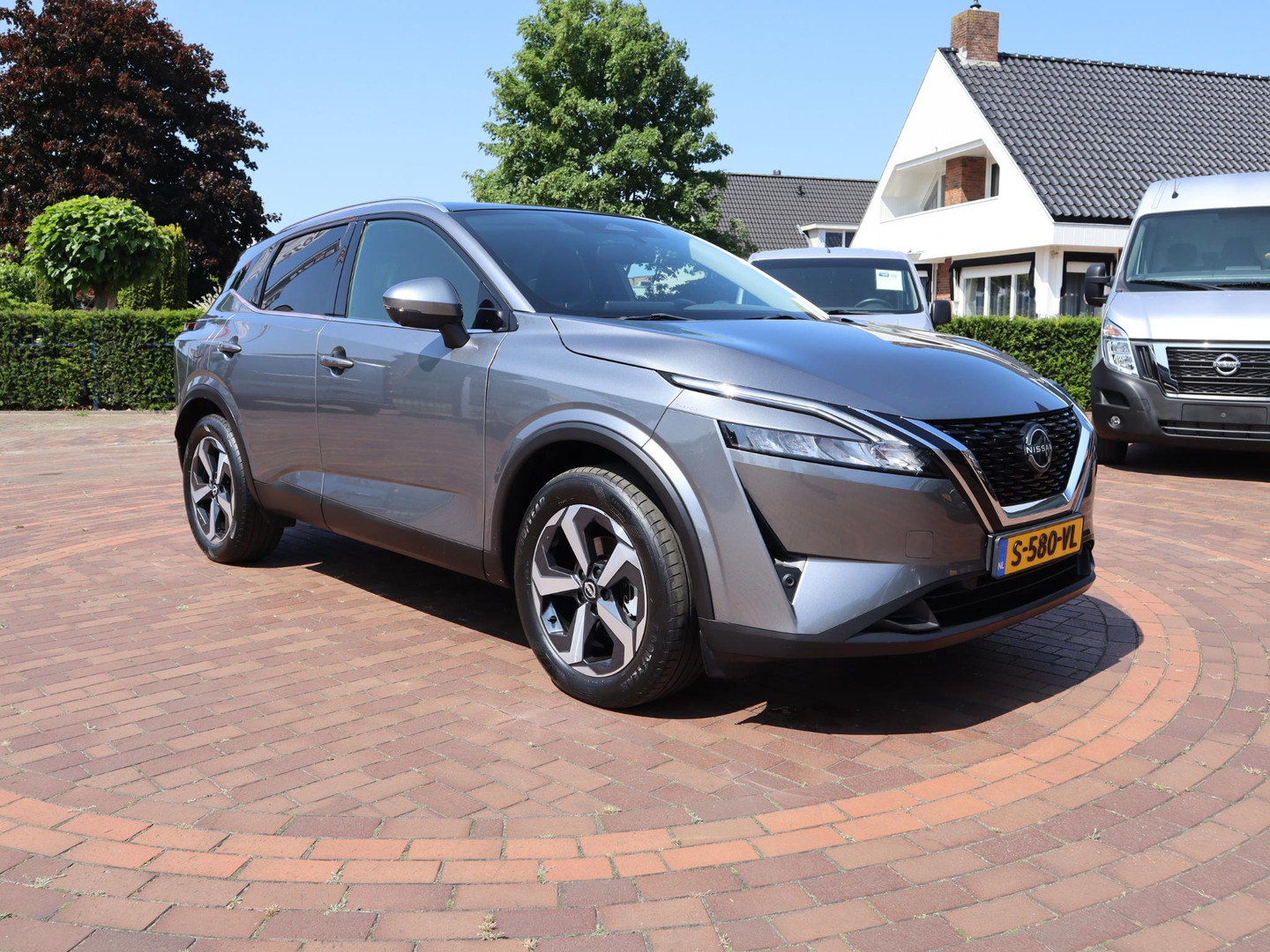 Nissan Nissan