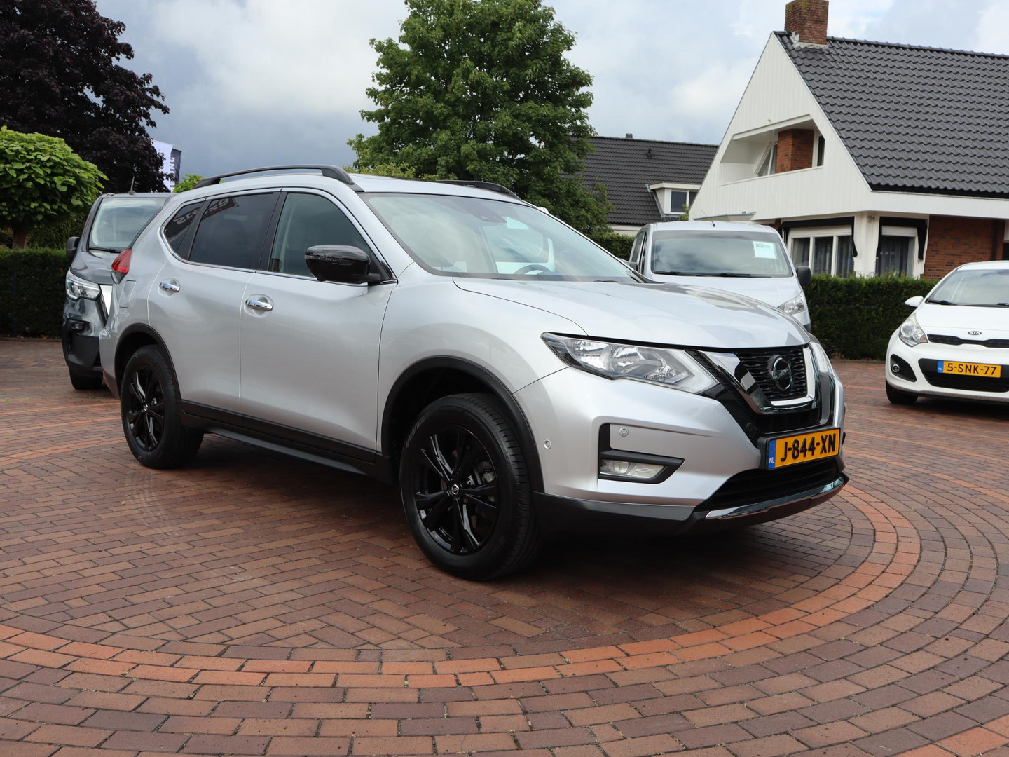 Nissan Nissan