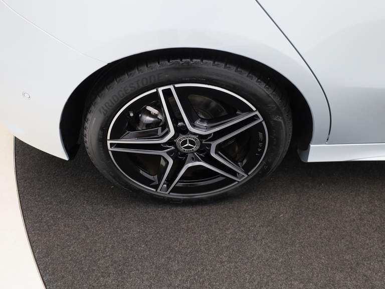 Mercedes-Benz Mercedes-Benz