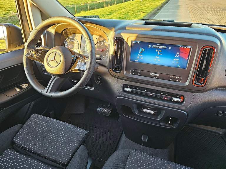 Mercedes-Benz Mercedes-Benz