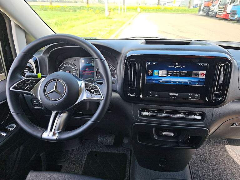 Mercedes-Benz Mercedes-Benz