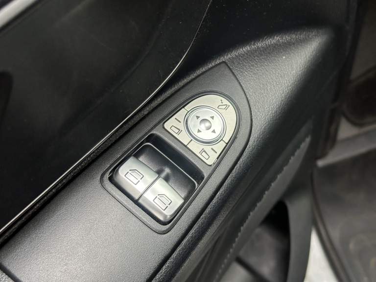 Mercedes-Benz Mercedes-Benz