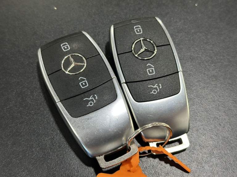 Mercedes-Benz Mercedes-Benz