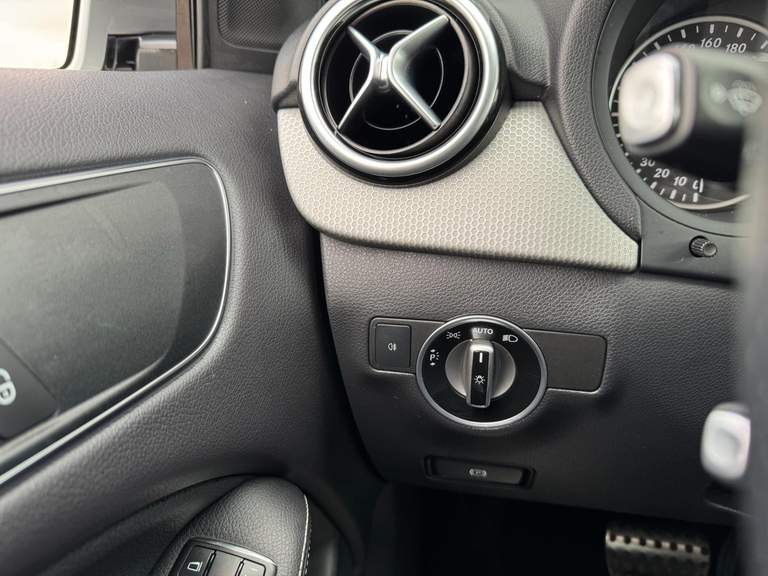 Mercedes-Benz Mercedes-Benz