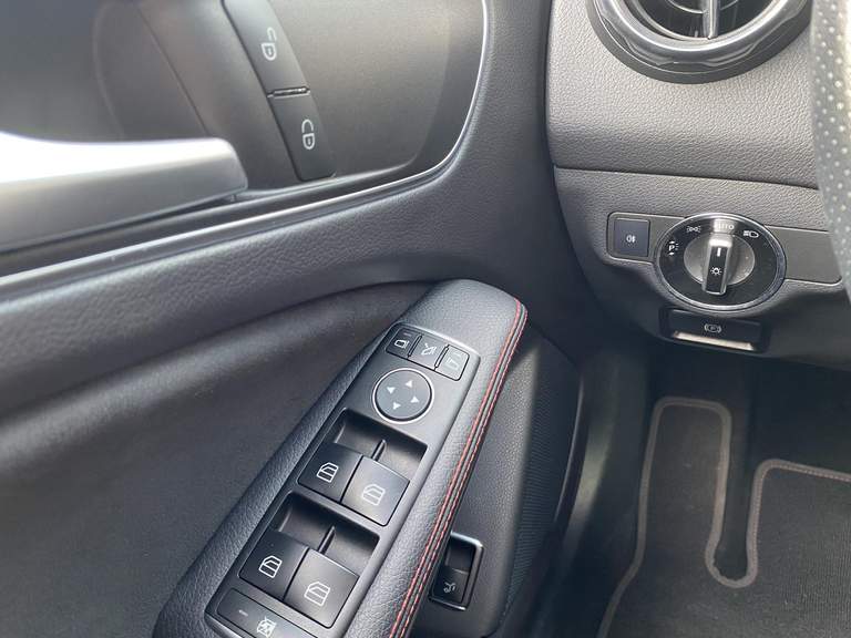 Mercedes-Benz Mercedes-Benz