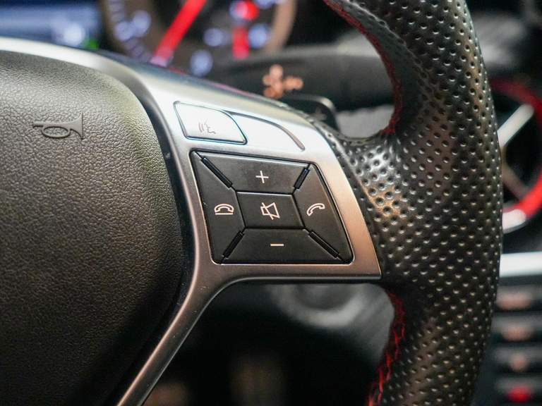 Mercedes-Benz Mercedes-Benz