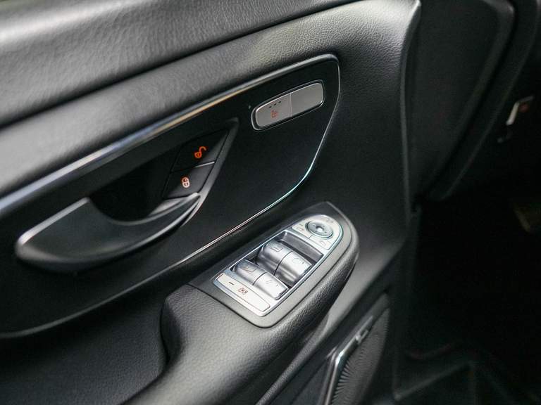 Mercedes-Benz Mercedes-Benz