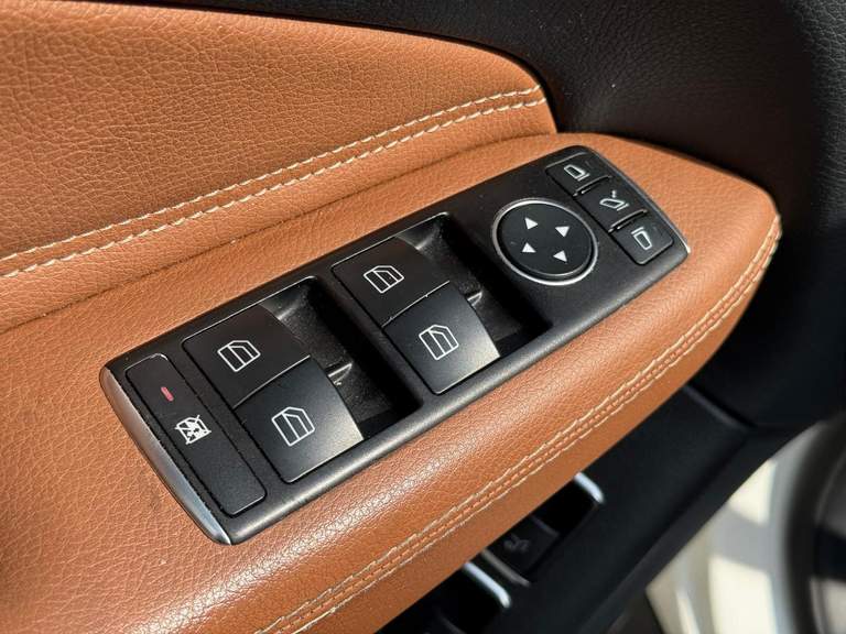 Mercedes-Benz Mercedes-Benz