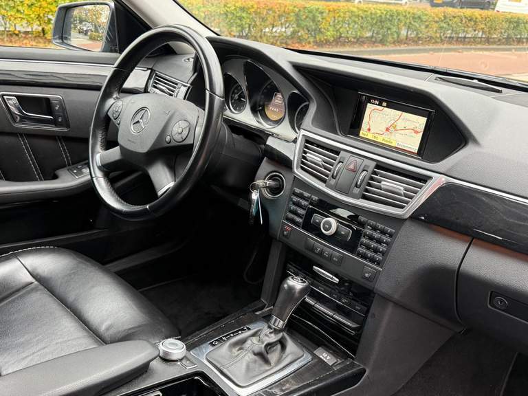 Mercedes-Benz Mercedes-Benz