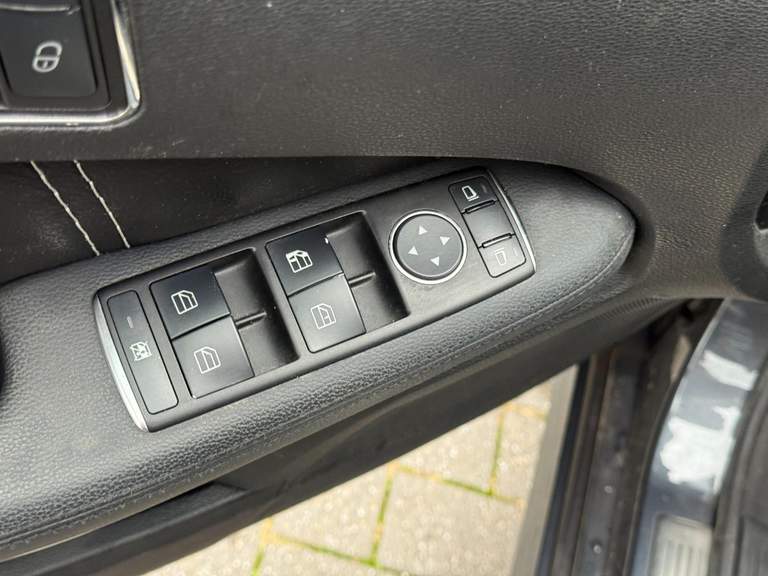 Mercedes-Benz Mercedes-Benz