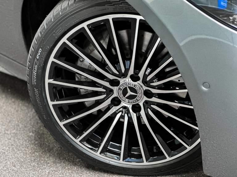 Mercedes-Benz Mercedes-Benz