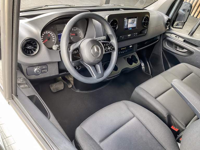 Mercedes-Benz Mercedes-Benz