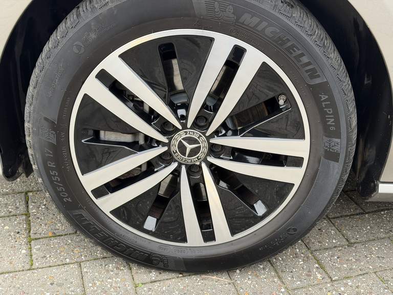 Mercedes-Benz Mercedes-Benz