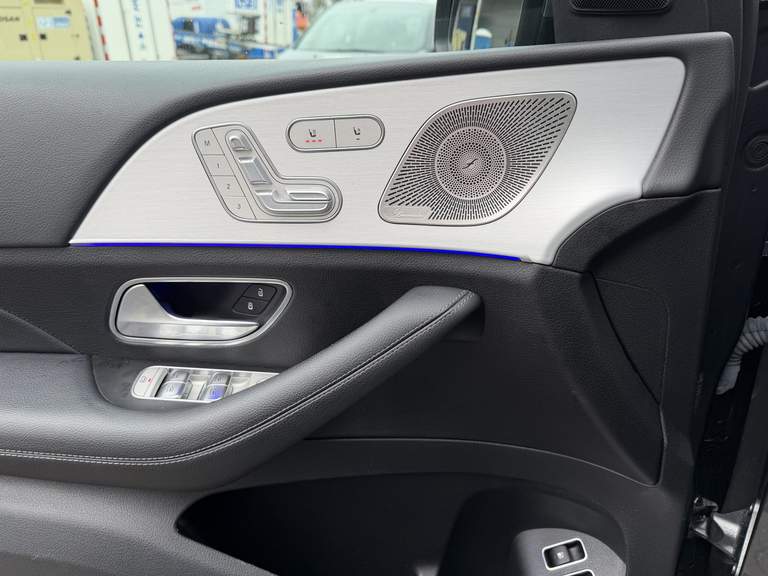 Mercedes-Benz Mercedes-Benz