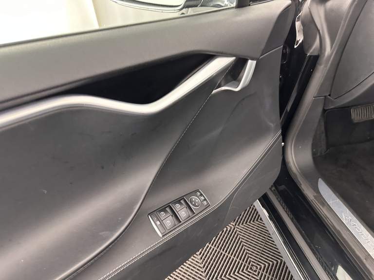 Tesla Tesla