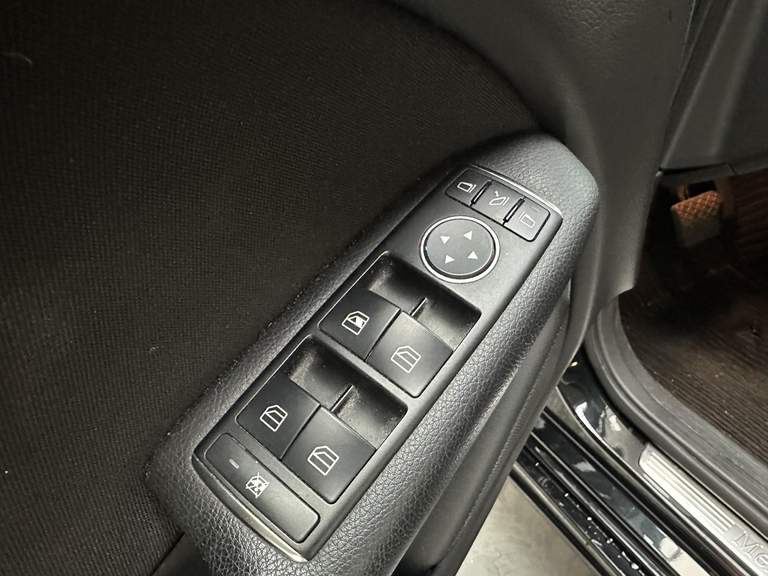 Mercedes-Benz Mercedes-Benz