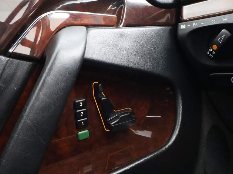 Mercedes-Benz Mercedes-Benz