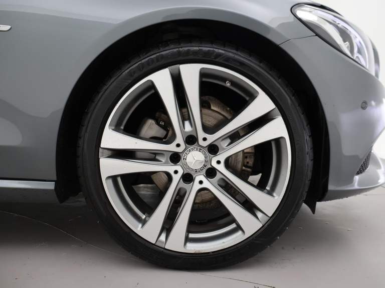 Mercedes-Benz Mercedes-Benz