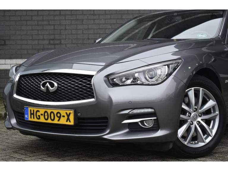 Infiniti Infiniti