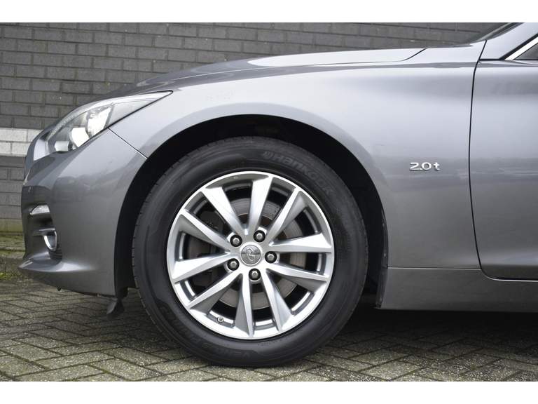 Infiniti Infiniti