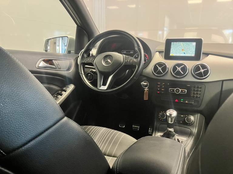 Mercedes-Benz Mercedes-Benz